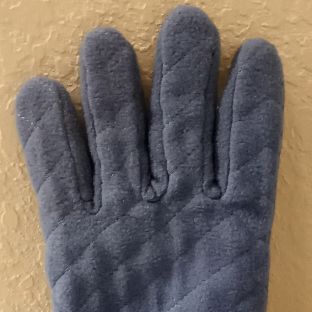 Periwinkle Blue Quilted Fleece Gloves - Picture 13 of 16